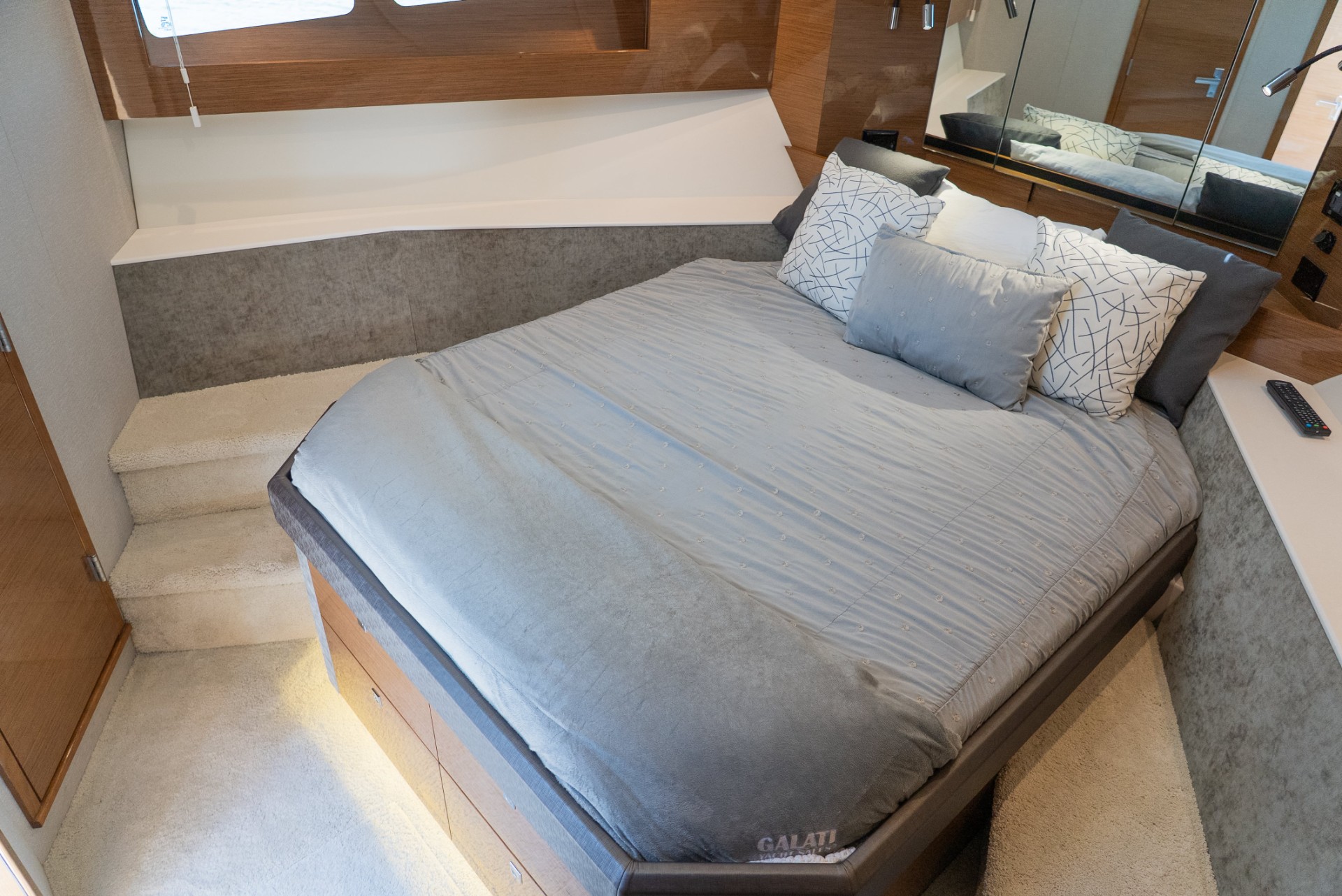 Yacht Photo 42